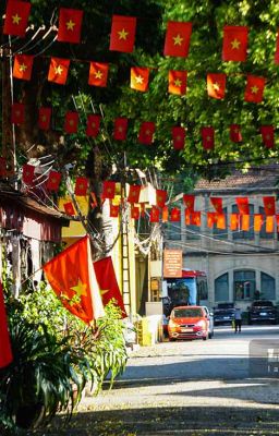 Đất Nước là ngàn chương sử đỏ...