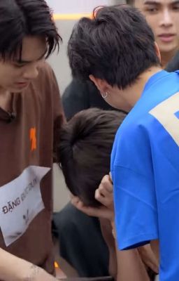 [Đức Duy Lân] Người đứng trong vùng sáng