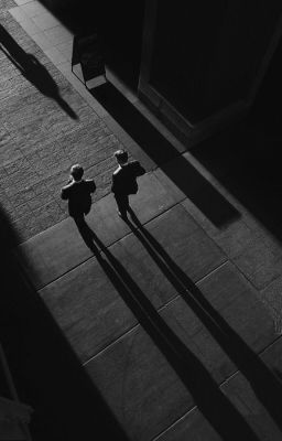 Dưới Ánh Đèn Sân Khấu