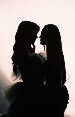 Dưới ánh đèn và bóng tối