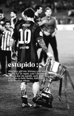[ estúpido] ; nuông chiều.