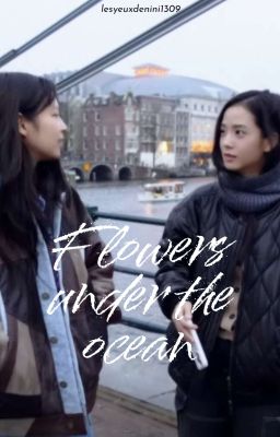 Flowers under the ocean 