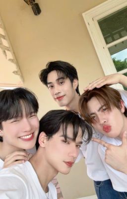 Giữa Ánh đèn và mùi gió