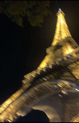 [MarHoon] dưới tháp Eiffel.