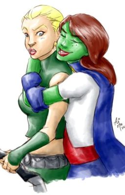 Miss Martian x Artemis One-Shot