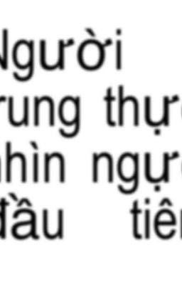 người trung thực nhìn ngực đầu tiên