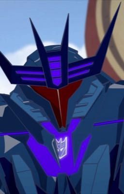 The daughter of shockwave(Transformers prime) discontinued