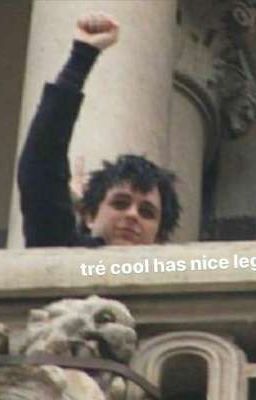 tré cool has nice legs 