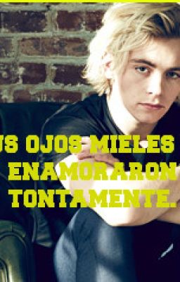 Tus ojos mieles me enamoraron tontamente --Ross Lynch y Tu (PAUSADA)