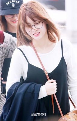 [Twice]. [Momi]. [Mộng]