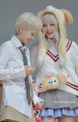 Yuyeon ; Woof một cái, được yêu không?